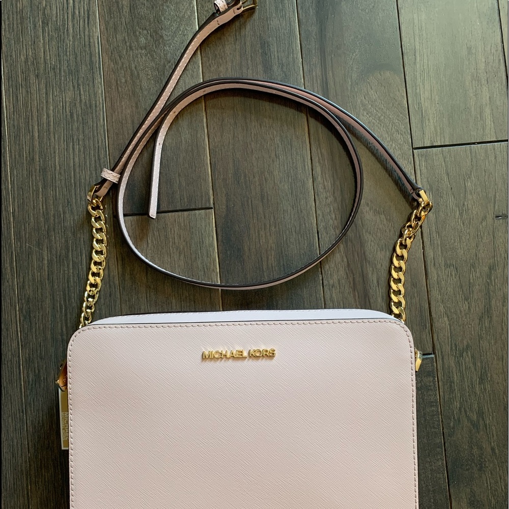 MICHAEL Michael Kors
Jet Set Large Soft Pink EW Crossbody
